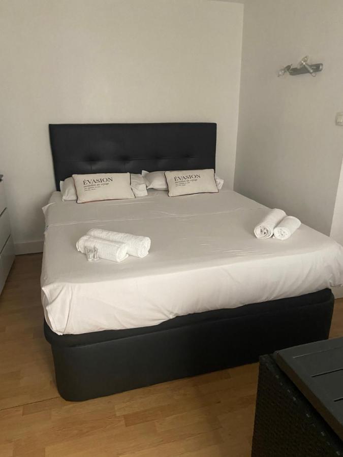 Tres Bel Appartement Montmartre Paris Exterior foto